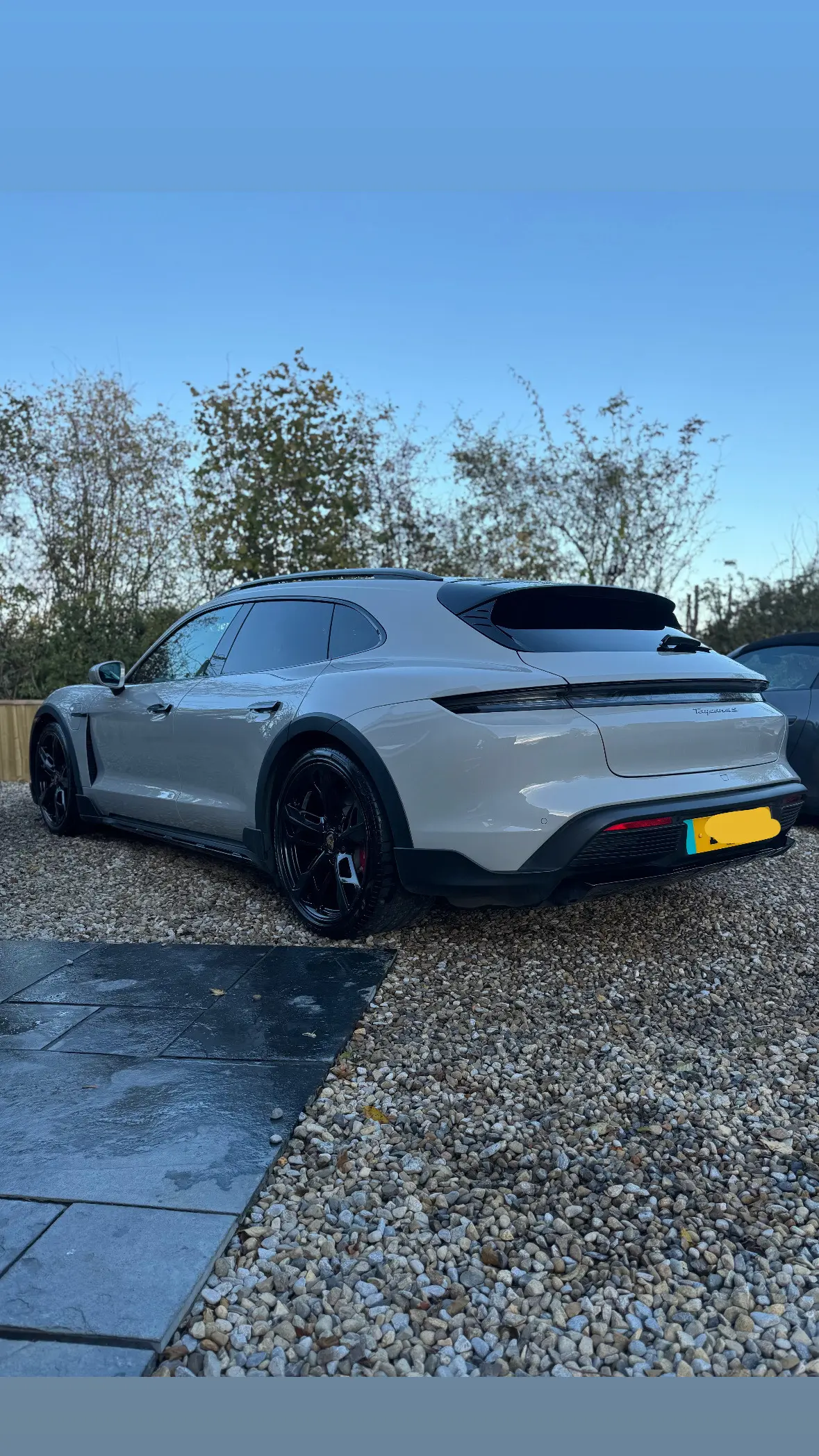 Porsche Cayan rear left angle