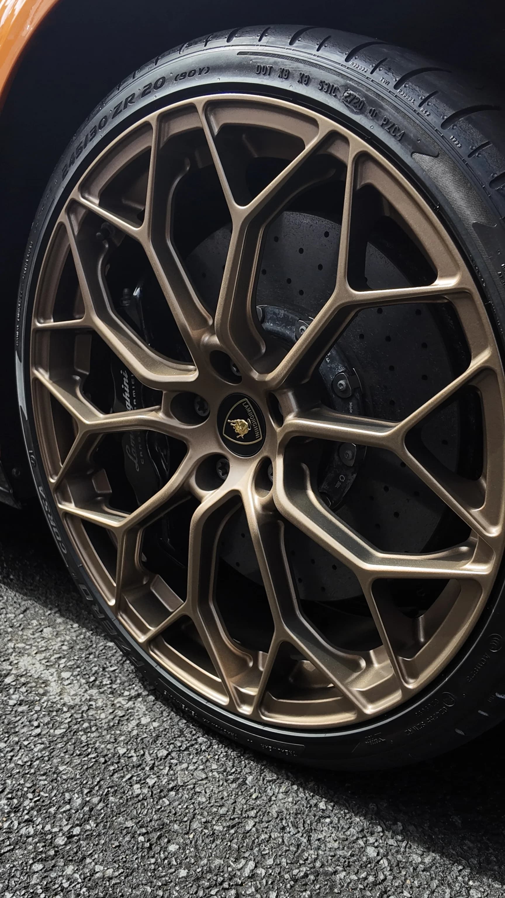 ED Autocare mobile detailing: Huracan Perf Alloy.